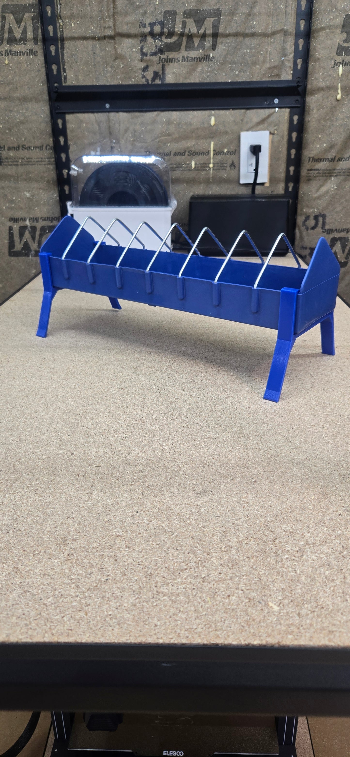 Pidgeon feeder stand